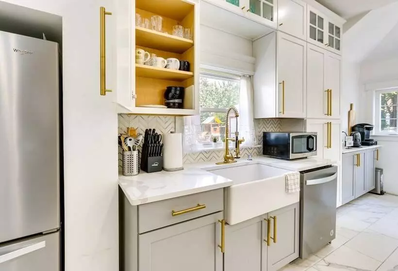 Charming Newark Home In Historic District!