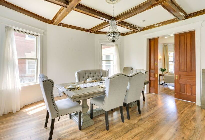 Charming Newark Home In Historic District!