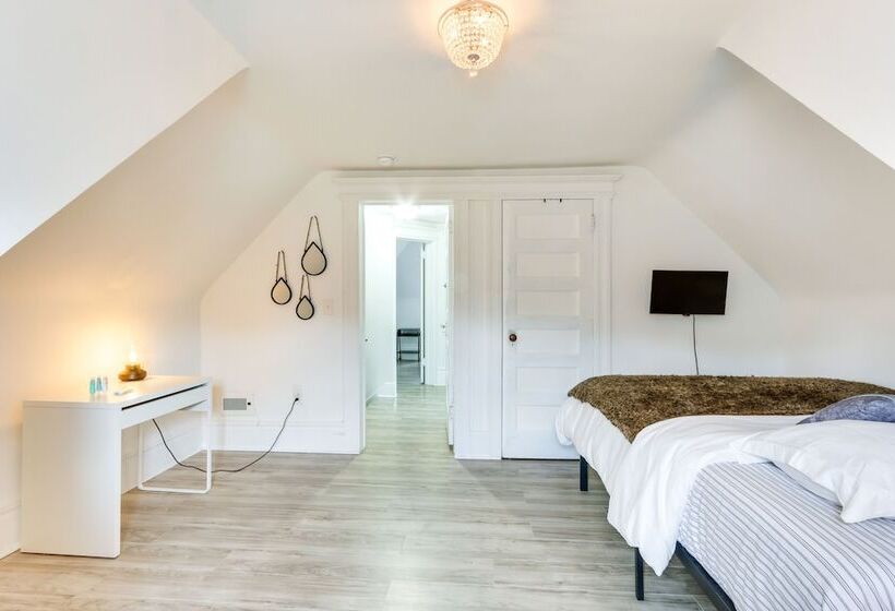 Charming Newark Home In Historic District!