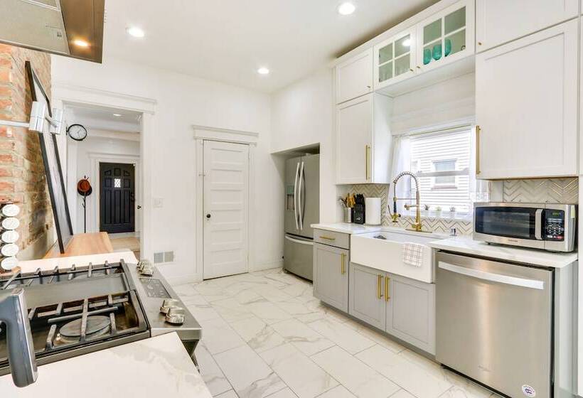 Charming Newark Home In Historic District!