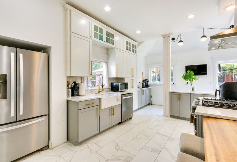 Charming Newark Home In Historic District!