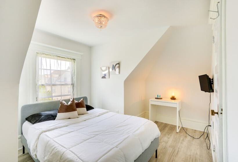 Charming Newark Home In Historic District!