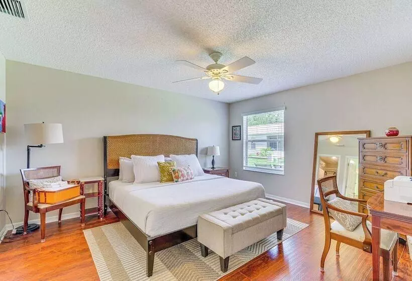 Charming Villages Home W/ Lanai & Golf Cart!