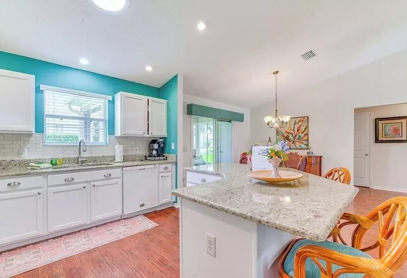 Charming Villages Home W/ Lanai & Golf Cart!