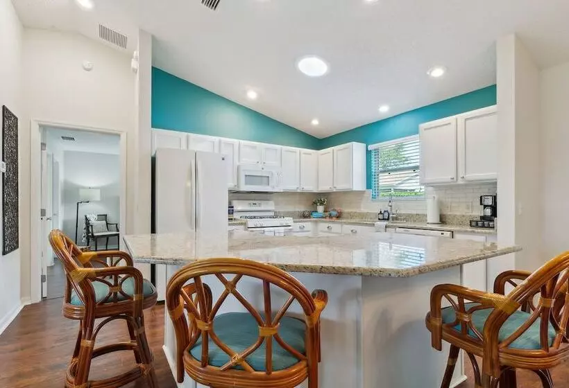 Charming Villages Home W/ Lanai & Golf Cart!