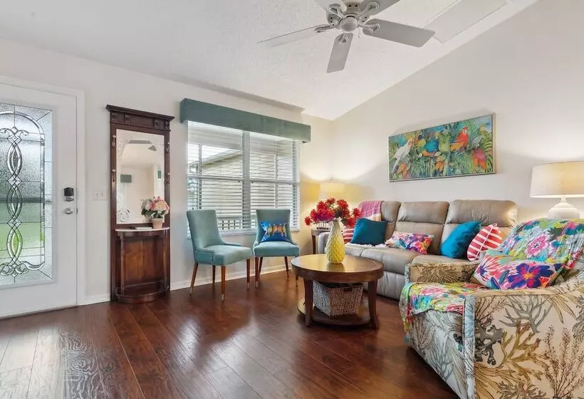 Charming Villages Home W/ Lanai & Golf Cart!