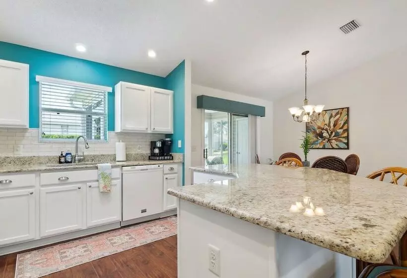 Charming Villages Home W/ Lanai & Golf Cart!