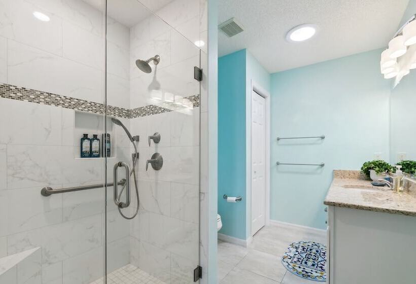 Charming Villages Home W/ Lanai & Golf Cart!