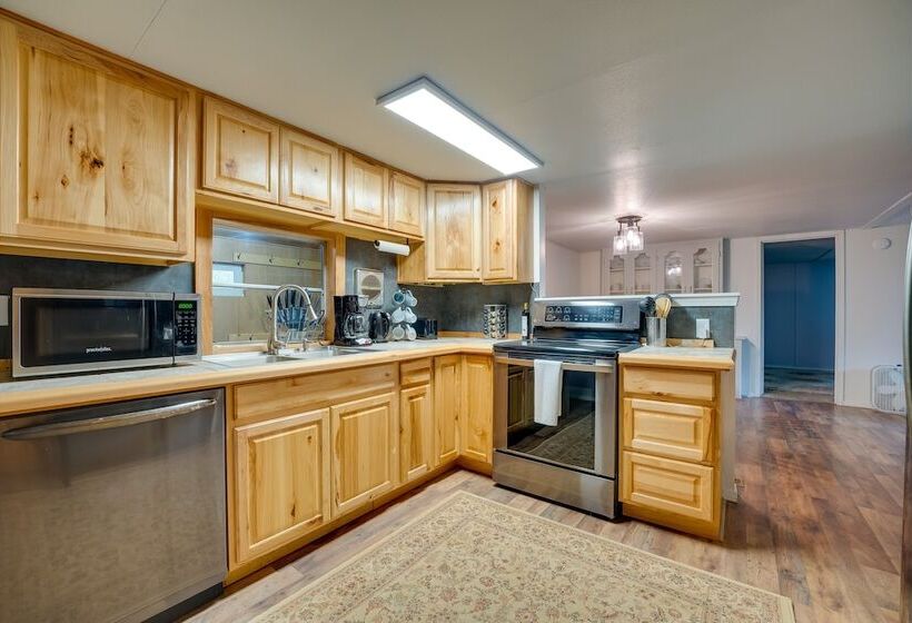 Cle Elum Cabin: Spacious Yard W/ Atv Trail Access!