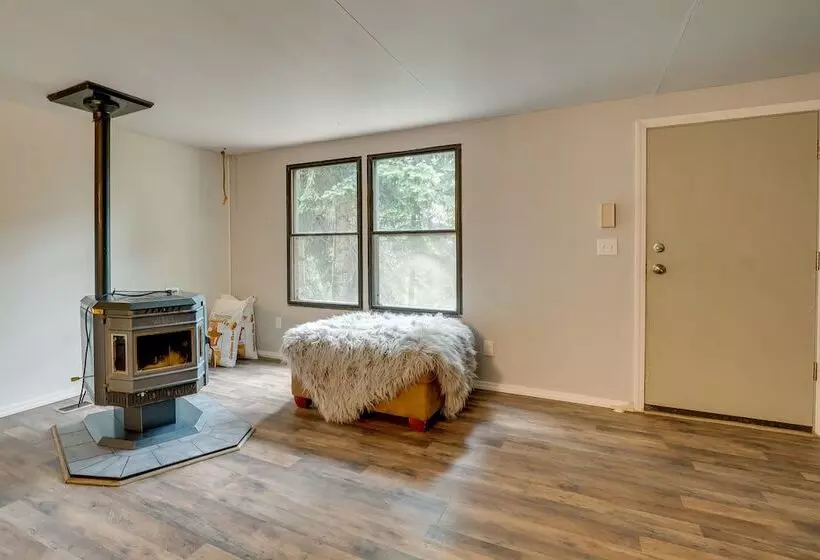 Cle Elum Cabin: Spacious Yard W/ Atv Trail Access!