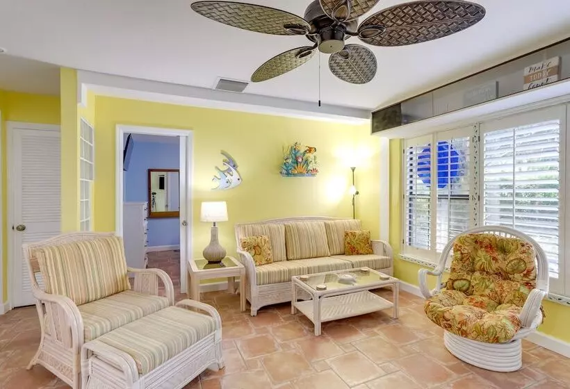 Colorful Gulfport Home: Walk To The Art District!