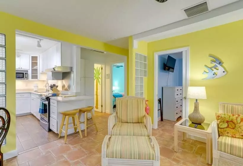 Colorful Gulfport Home: Walk To The Art District!