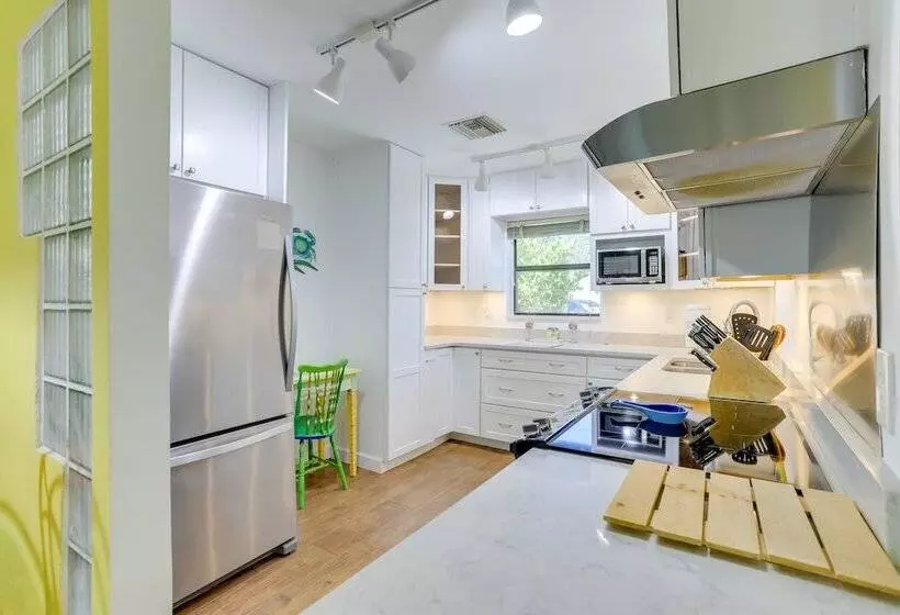 Colorful Gulfport Home: Walk To The Art District!