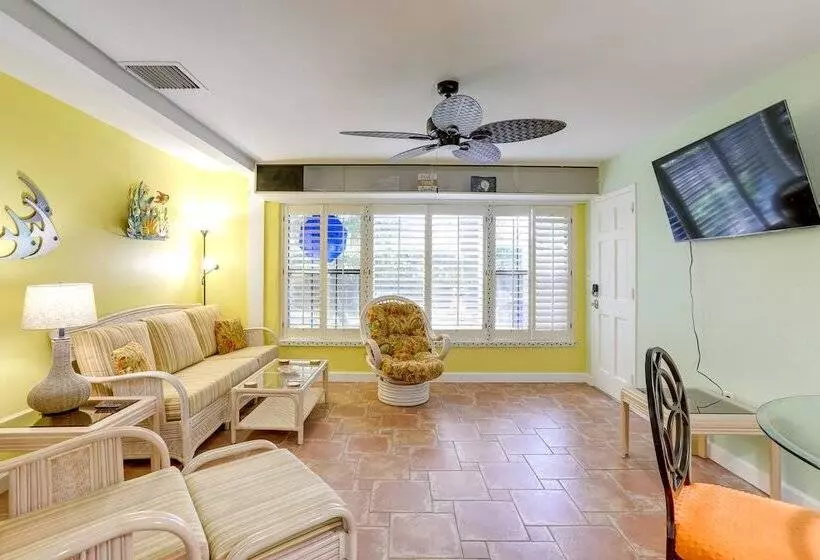 Colorful Gulfport Home: Walk To The Art District!