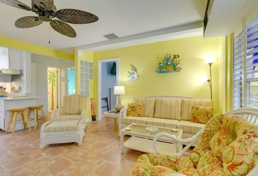 Colorful Gulfport Home: Walk To The Art District!