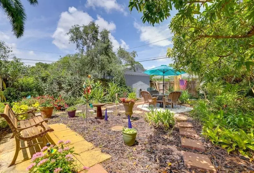 Colorful Gulfport Home: Walk To The Art District!