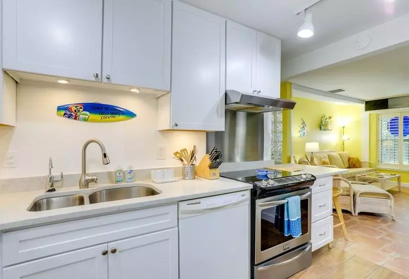 Colorful Gulfport Home: Walk To The Art District!