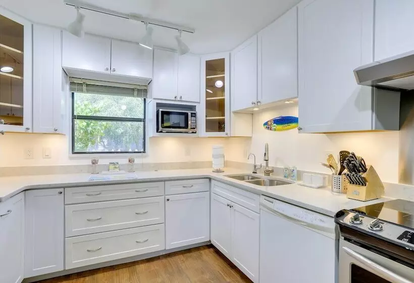 Colorful Gulfport Home: Walk To The Art District!