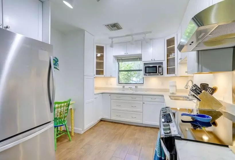 Colorful Gulfport Home: Walk To The Art District!