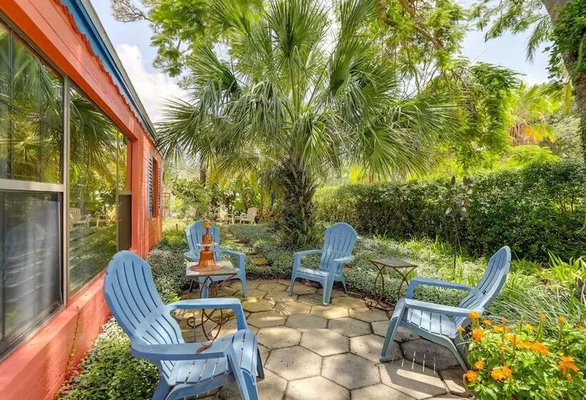 Colorful Gulfport Home: Walk To The Art District!