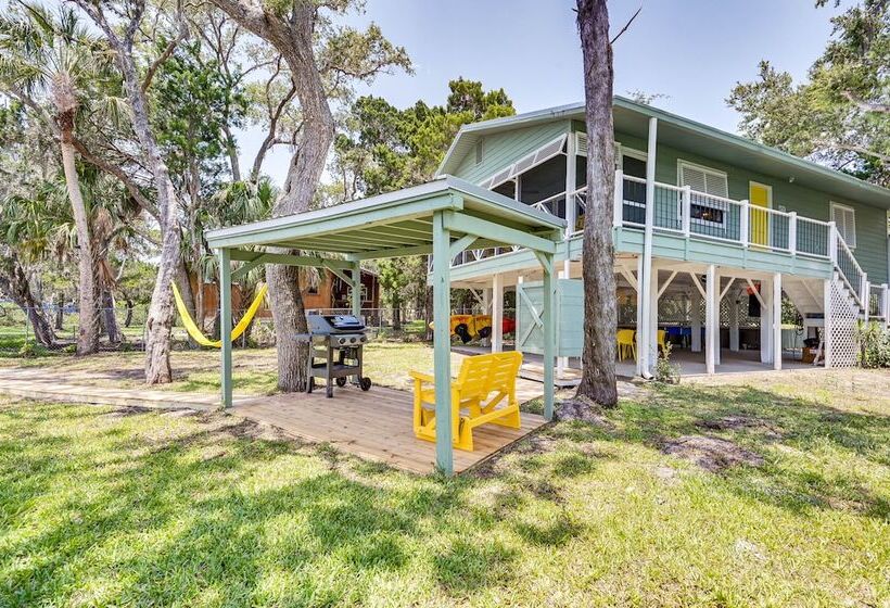 Crystal River Retreat W/ Private Dock & Kayaks!