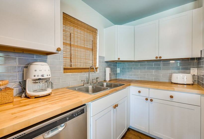 Crystal River Retreat W/ Private Dock & Kayaks!