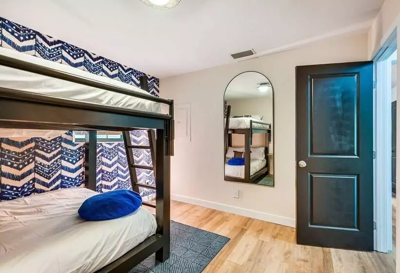Crystal River Retreat W/ Private Dock & Kayaks!