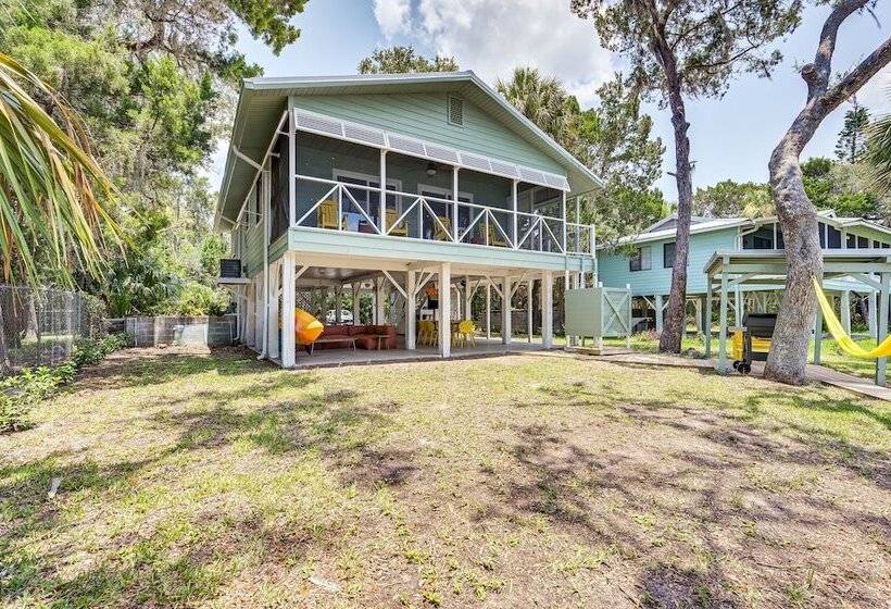Crystal River Retreat W/ Private Dock & Kayaks!