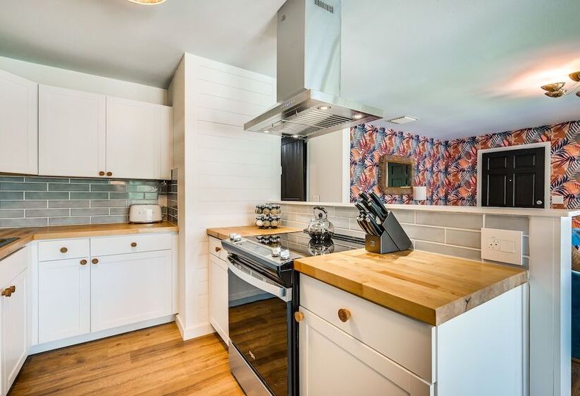 Crystal River Retreat W/ Private Dock & Kayaks!