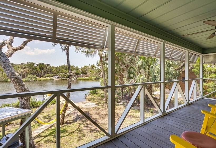 Crystal River Retreat W/ Private Dock & Kayaks!