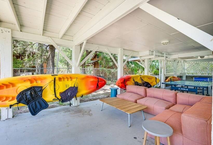 Crystal River Retreat W/ Private Dock & Kayaks!