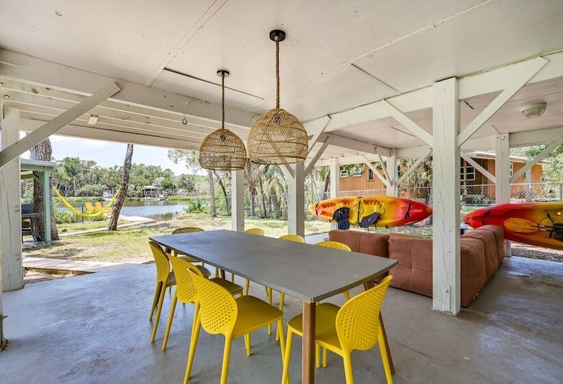 Crystal River Retreat W/ Private Dock & Kayaks!