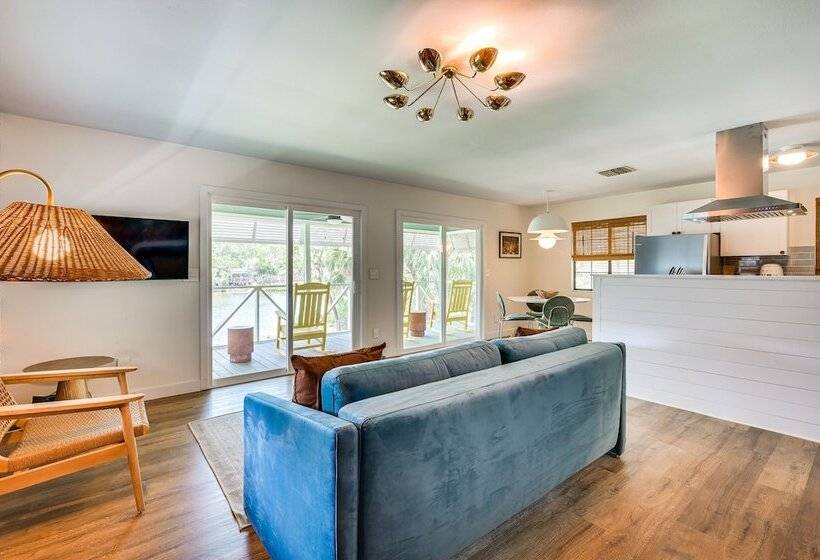 Crystal River Retreat W/ Private Dock & Kayaks!