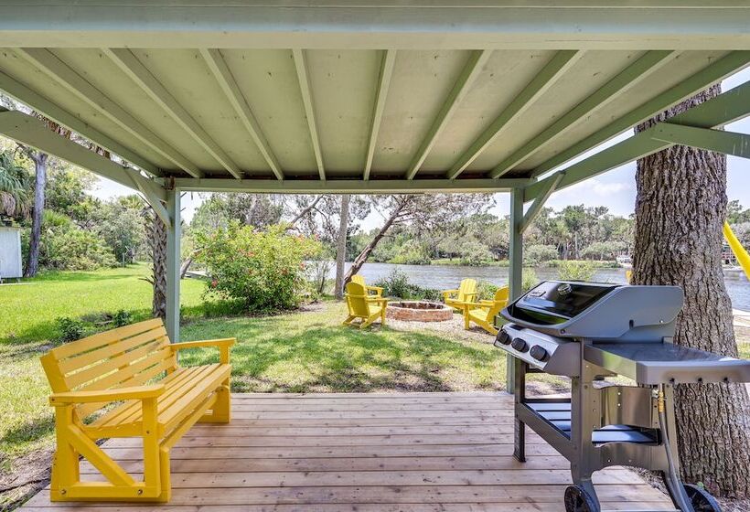 Crystal River Retreat W/ Private Dock & Kayaks!