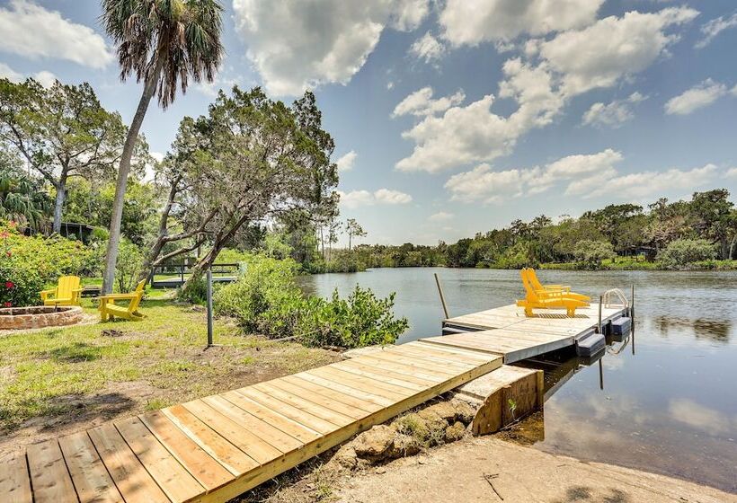 Crystal River Retreat W/ Private Dock & Kayaks!