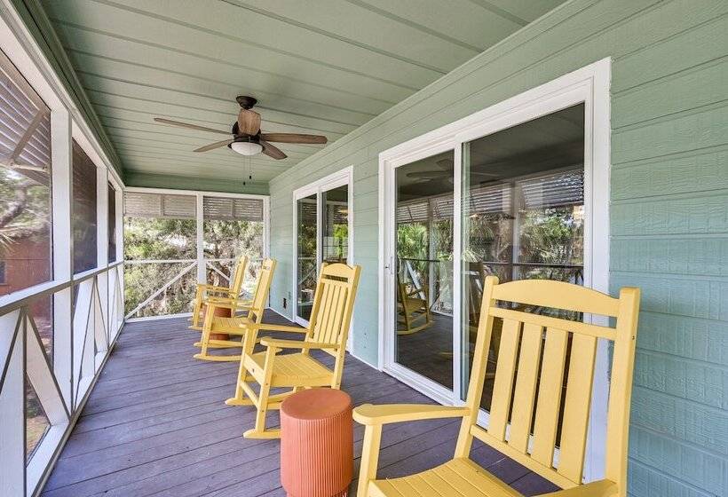 Crystal River Retreat W/ Private Dock & Kayaks!