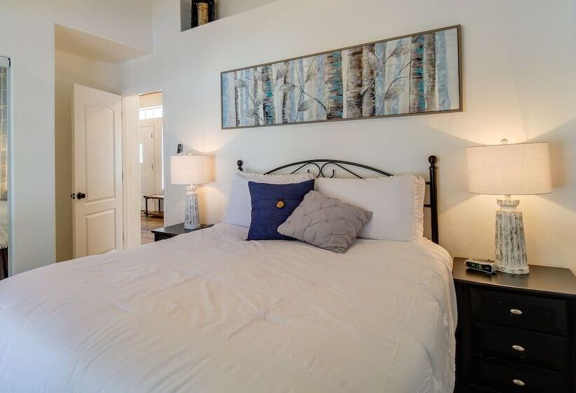 Walk To City Park: Family Friendly Show Low Home