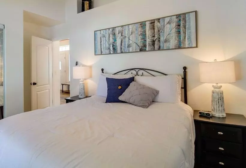 Walk To City Park: Family Friendly Show Low Home