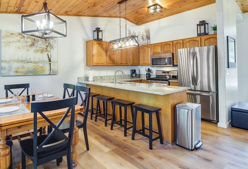 Walk To City Park: Family Friendly Show Low Home