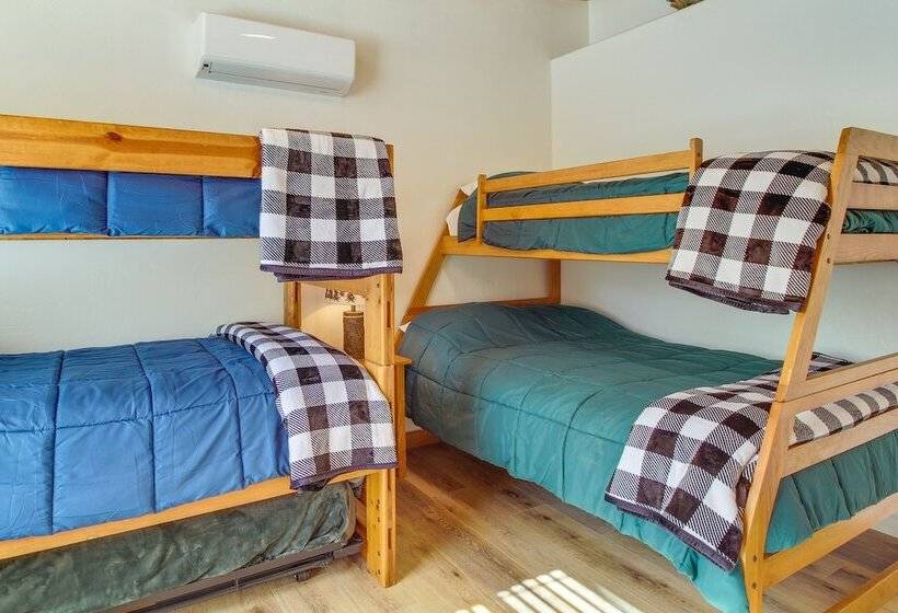 Walk To City Park: Family Friendly Show Low Home