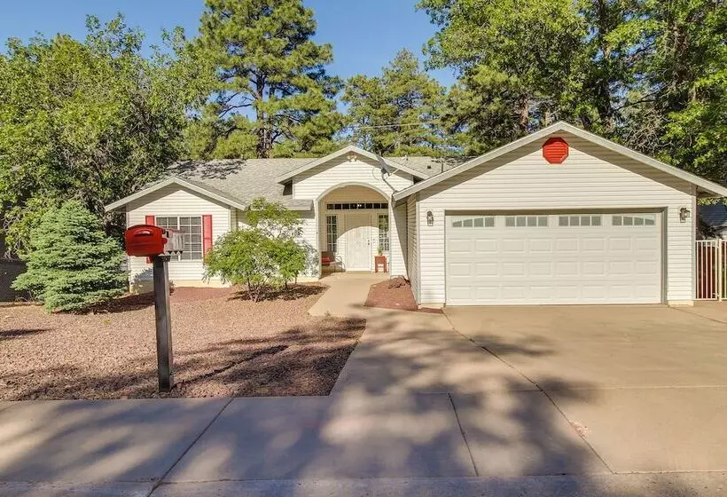 Walk To City Park: Family Friendly Show Low Home