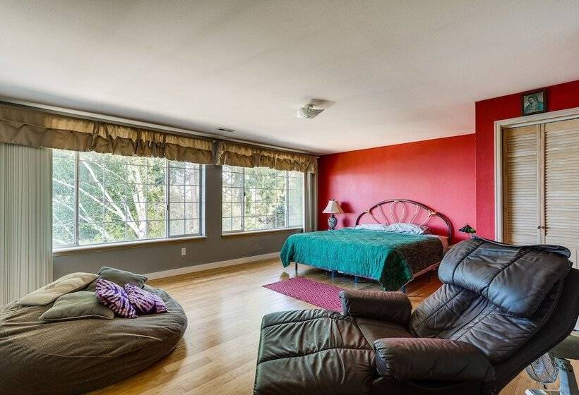 Federal Way Vacation Rental: Bay & Mountain Views!