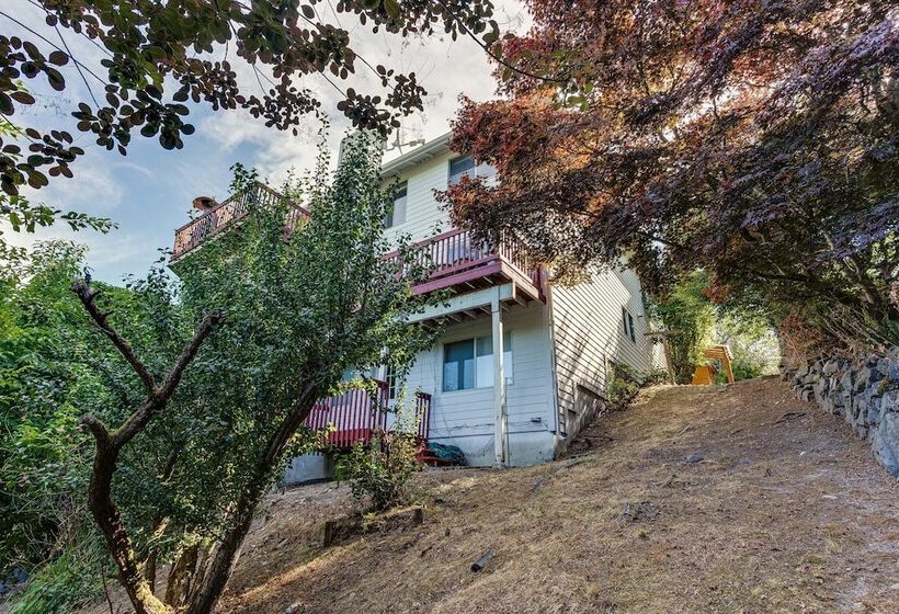 Federal Way Vacation Rental: Bay & Mountain Views!