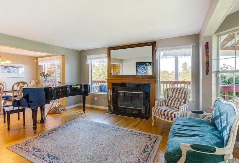 Federal Way Vacation Rental: Bay & Mountain Views!