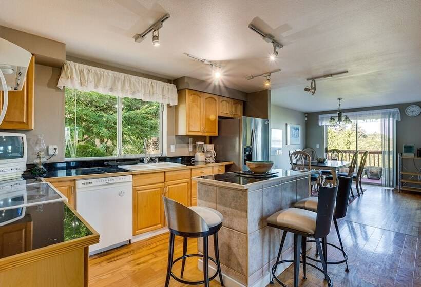 Federal Way Vacation Rental: Bay & Mountain Views!