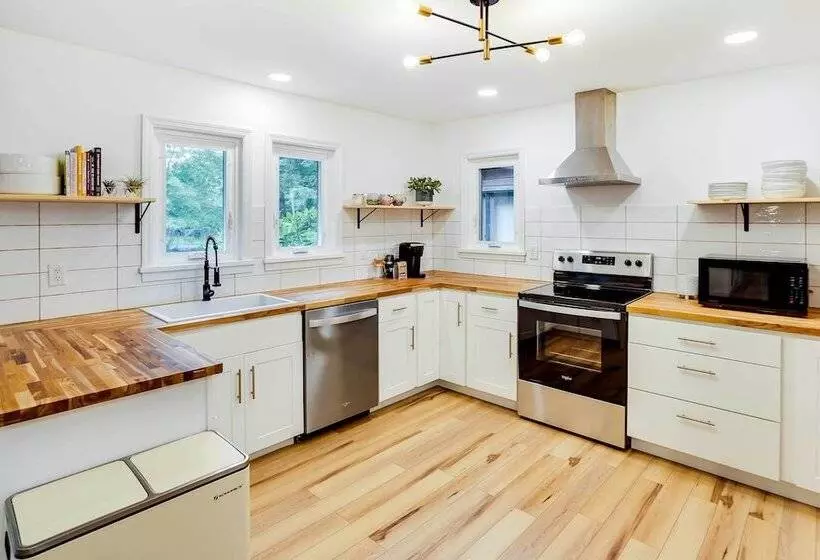 Fully Remodeled Saugerties Retreat On 7 Acres!