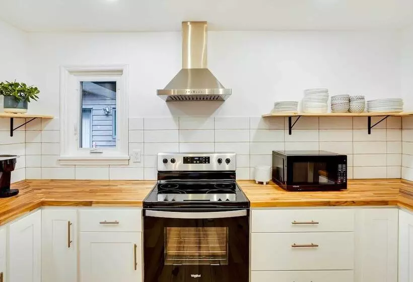Fully Remodeled Saugerties Retreat On 7 Acres!