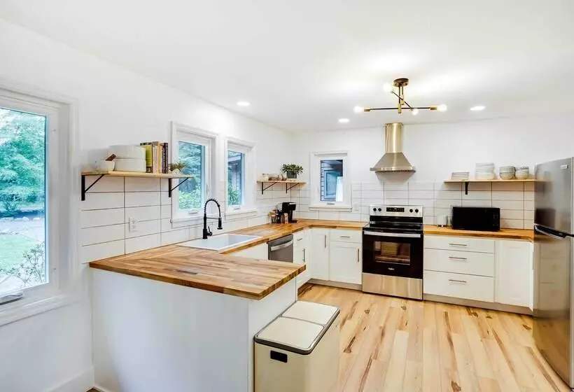Fully Remodeled Saugerties Retreat On 7 Acres!