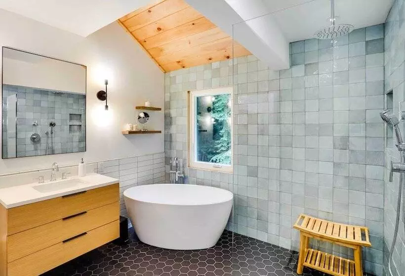 Fully Remodeled Saugerties Retreat On 7 Acres!