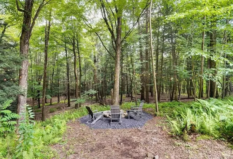 Fully Remodeled Saugerties Retreat On 7 Acres!